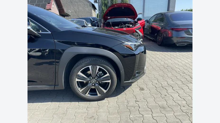 LEXUS UX -