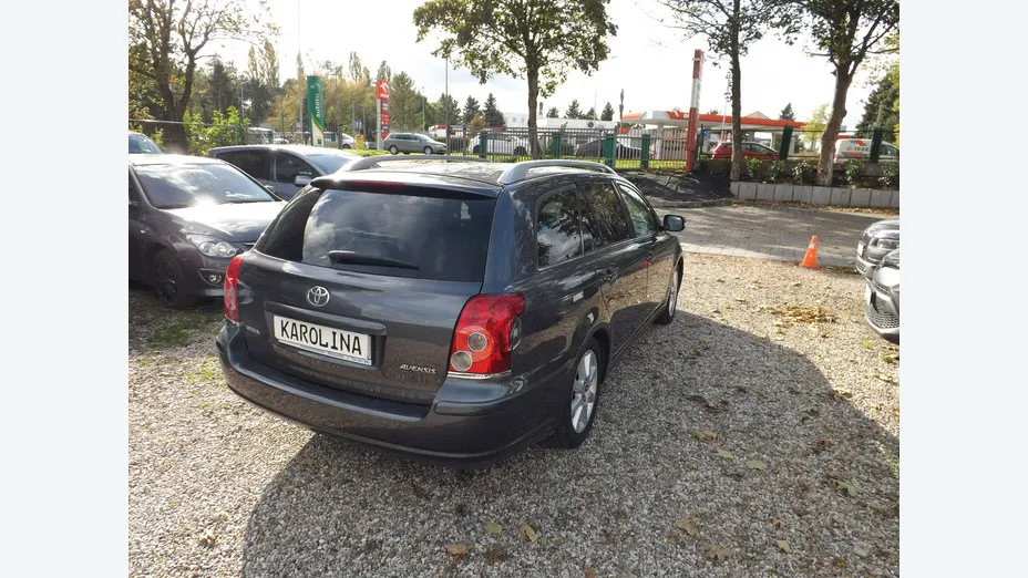 TOYOTA Avensis -