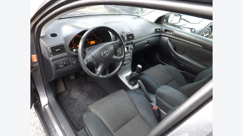 TOYOTA Avensis -