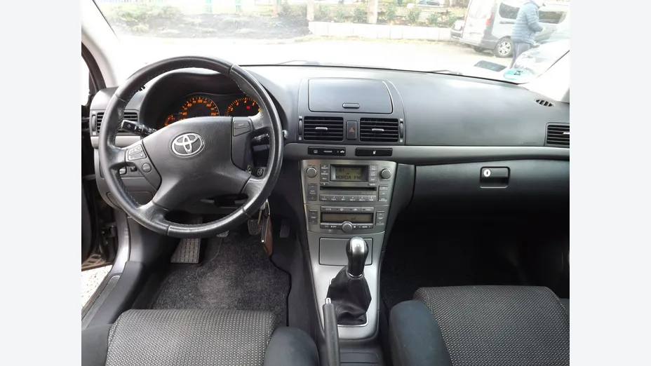 TOYOTA Avensis -