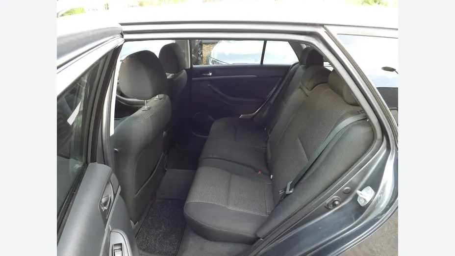 TOYOTA Avensis -