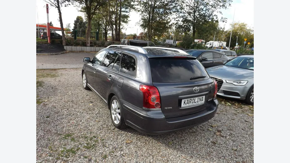TOYOTA Avensis -