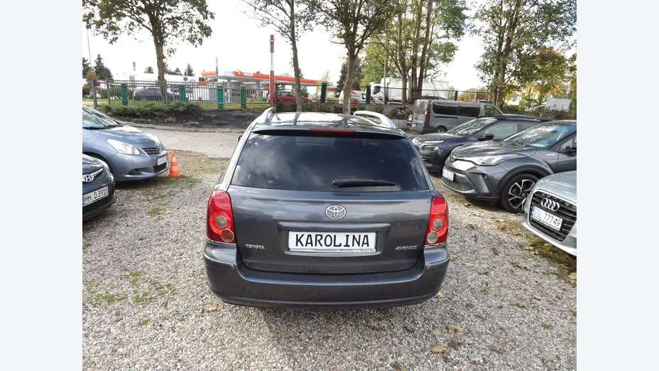 TOYOTA Avensis -