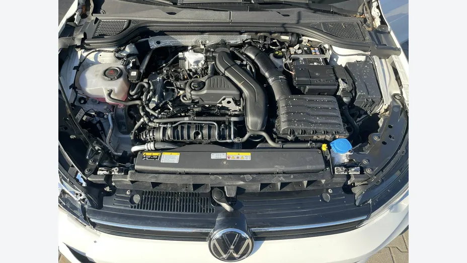 VOLKSWAGEN Golf -