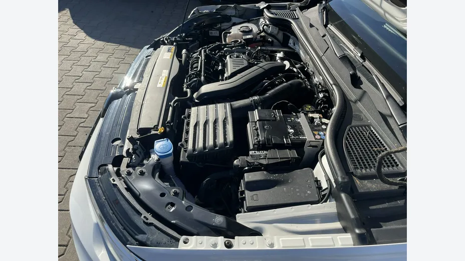 VOLKSWAGEN Golf -