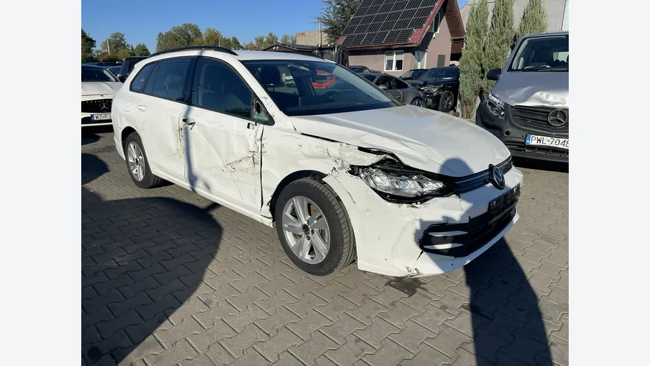 VOLKSWAGEN Golf -