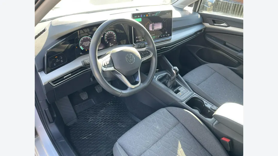 VOLKSWAGEN Golf -