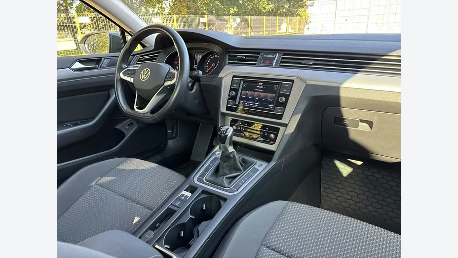 VOLKSWAGEN Passat -