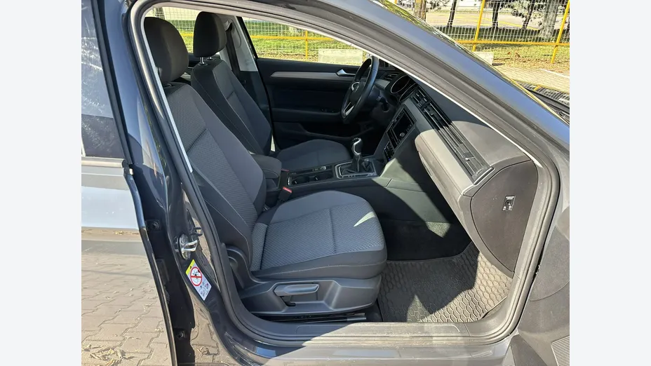 VOLKSWAGEN Passat -