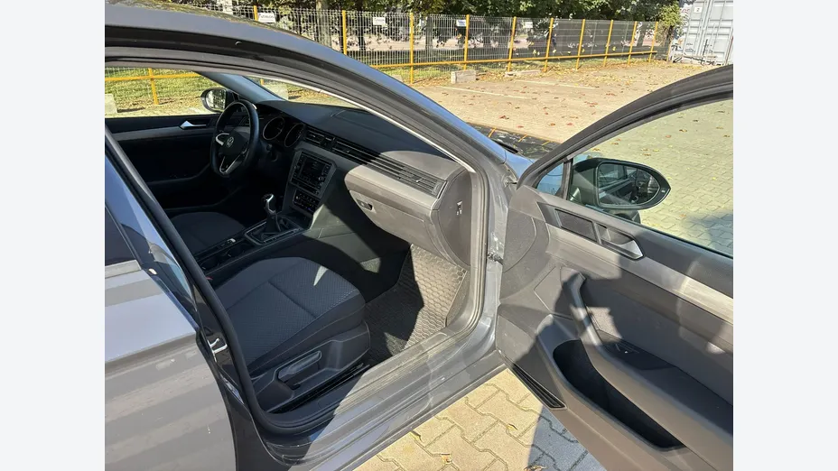 VOLKSWAGEN Passat -
