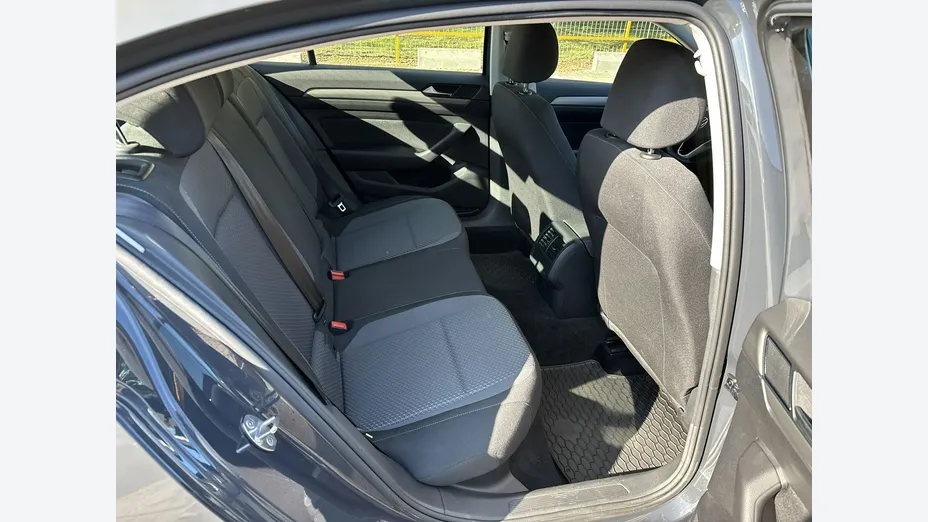 VOLKSWAGEN Passat -