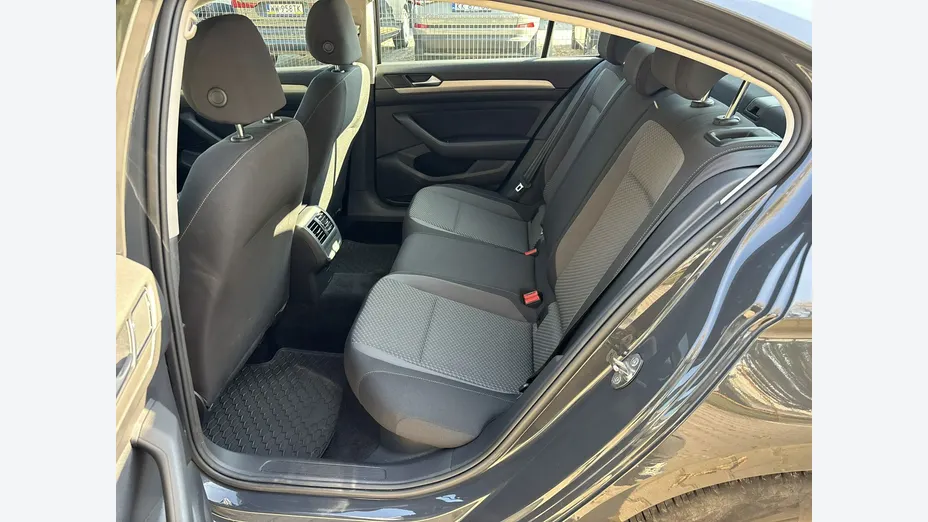 VOLKSWAGEN Passat -