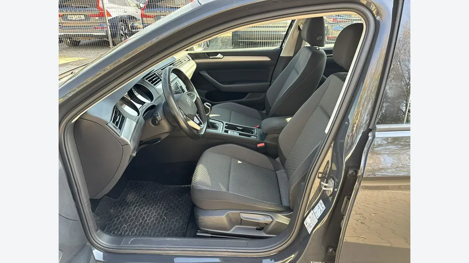 VOLKSWAGEN Passat -