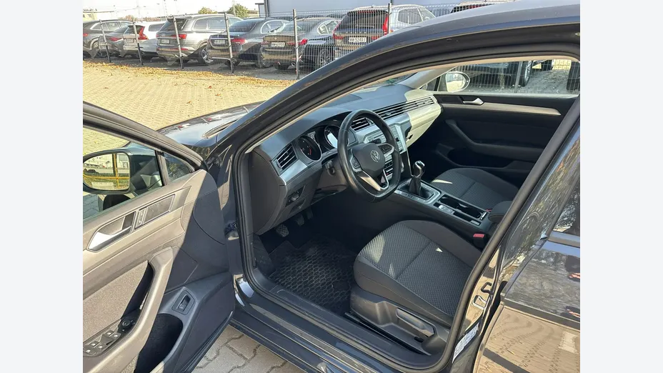 VOLKSWAGEN Passat -