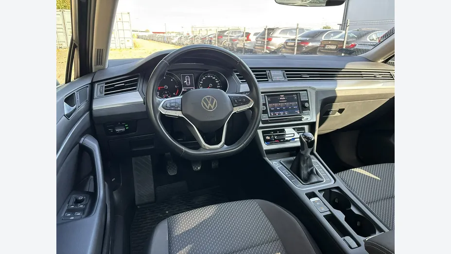 VOLKSWAGEN Passat -