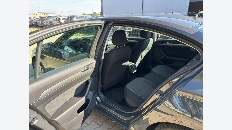 VOLKSWAGEN Passat -