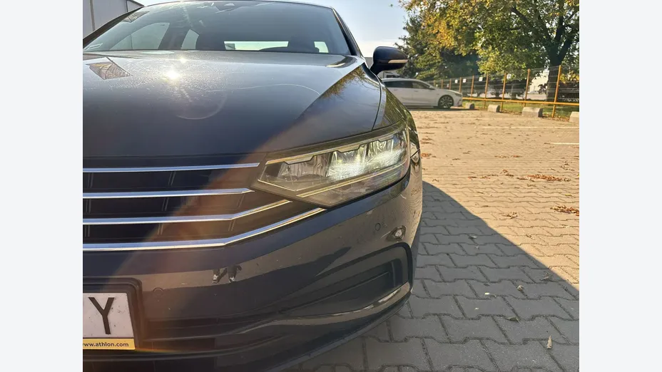 VOLKSWAGEN Passat -