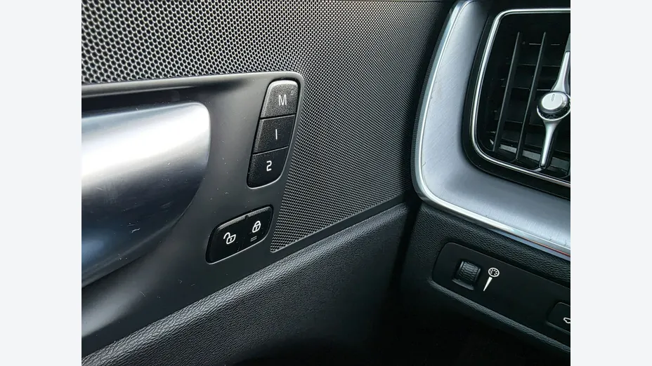 VOLVO XC60 -