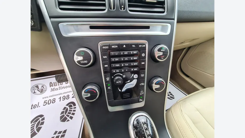 VOLVO XC60 -