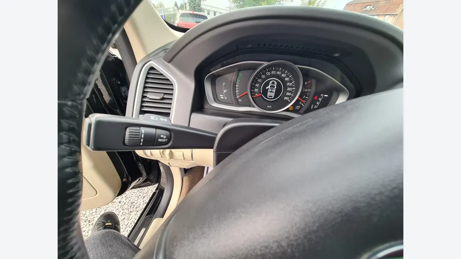 VOLVO XC60 -
