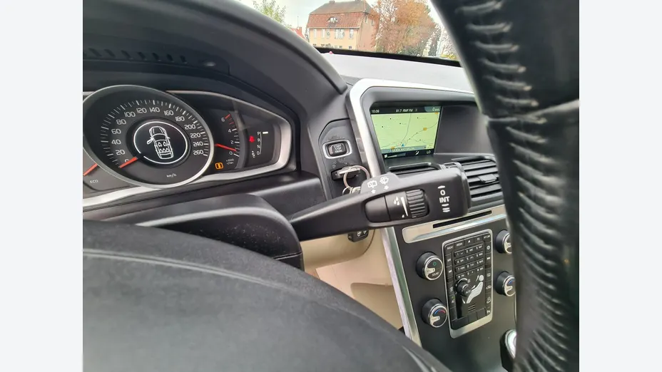 VOLVO XC60 -