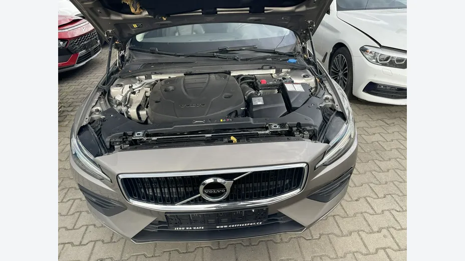 VOLVO V60 -