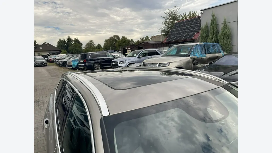 VOLVO V60 -