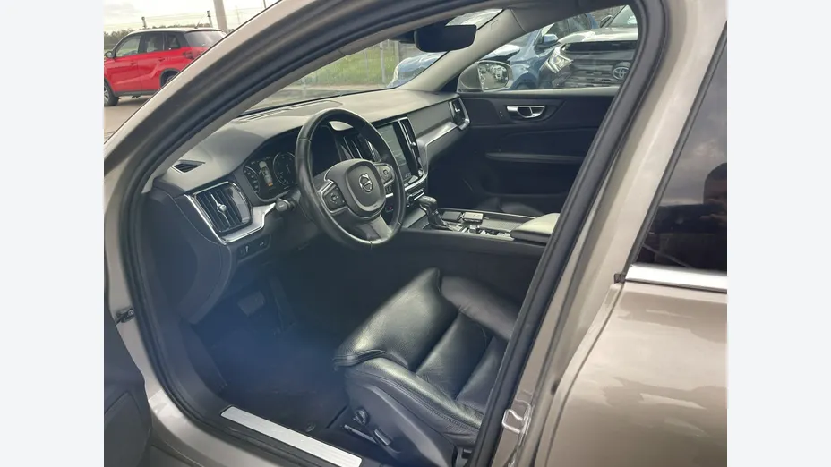 VOLVO V60 -