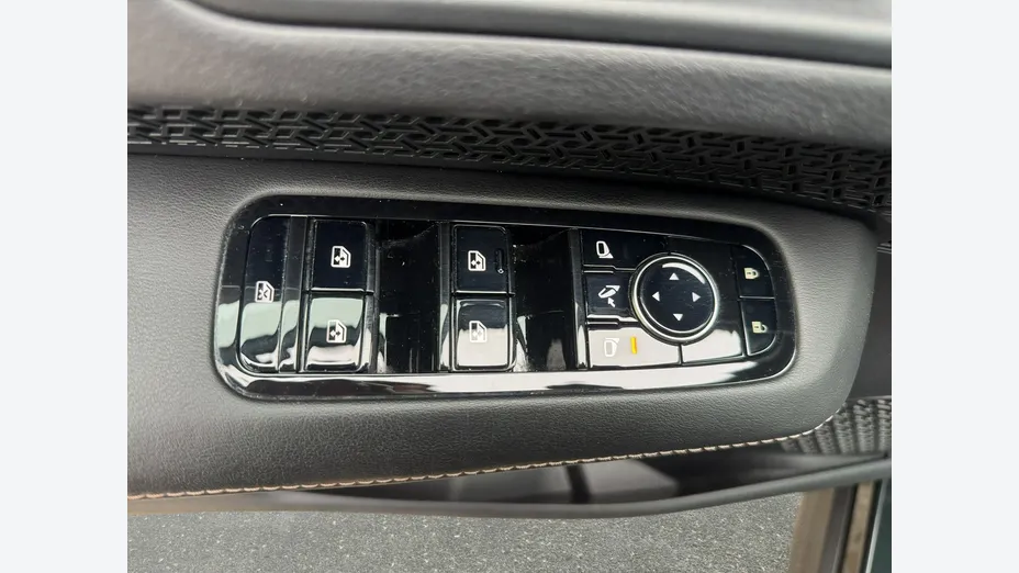 NISSAN Ariya -