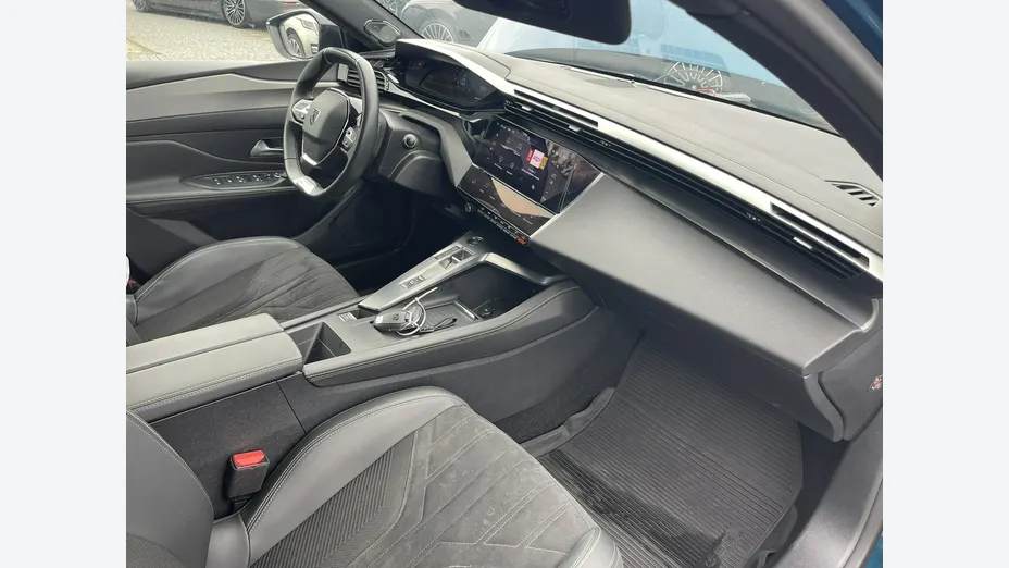 PEUGEOT 408 -