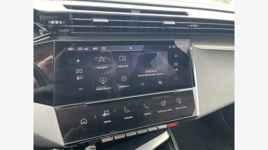 PEUGEOT 408 -