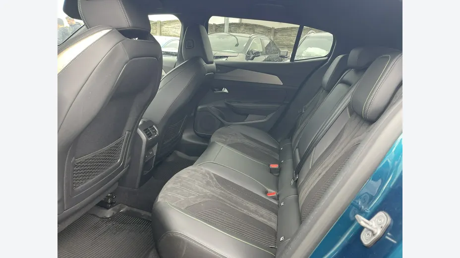 PEUGEOT 408 -