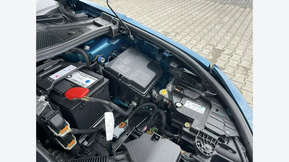 PEUGEOT 408 -