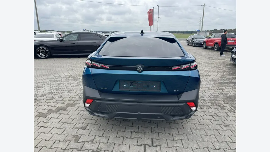 PEUGEOT 408 -