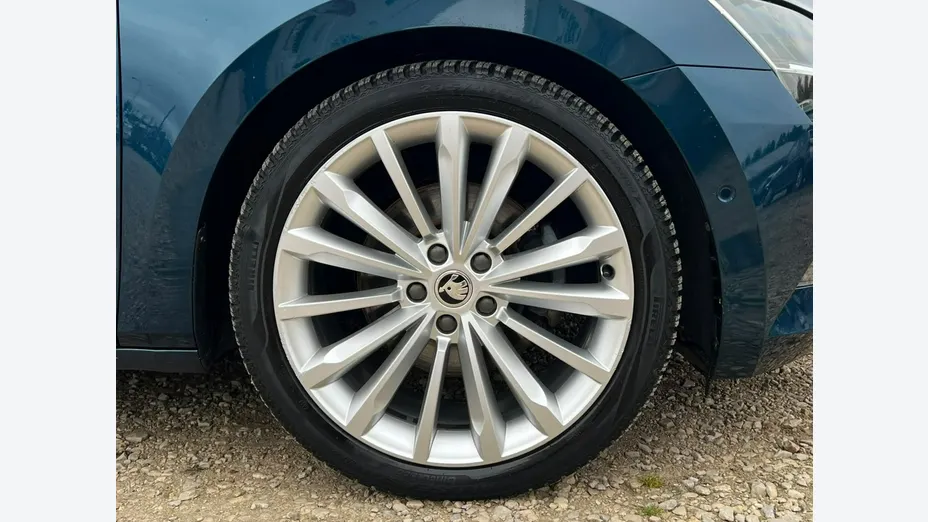SKODA Superb -