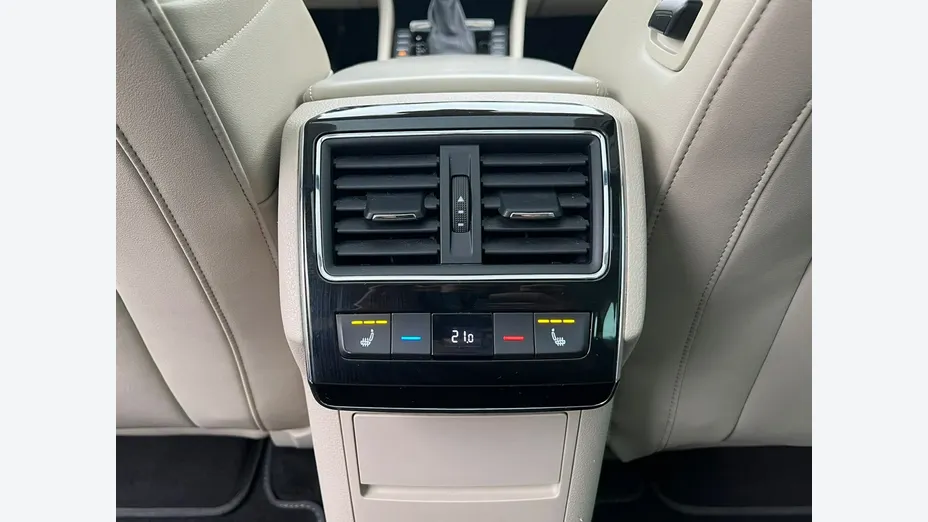 SKODA Superb -