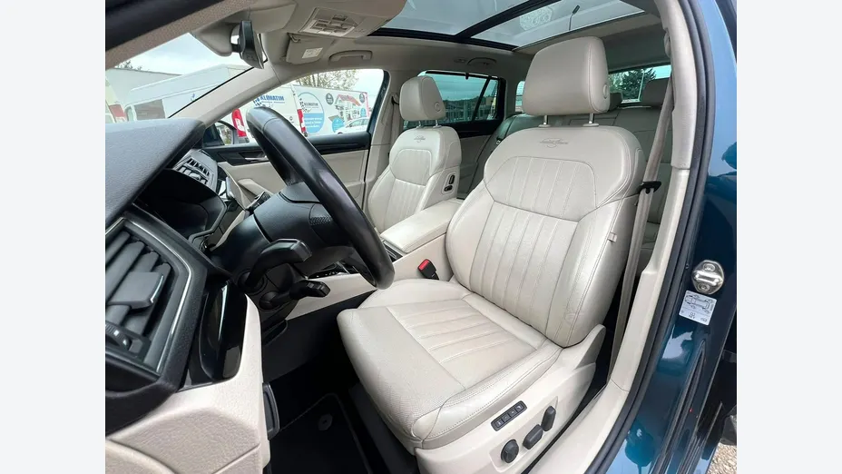 SKODA Superb -