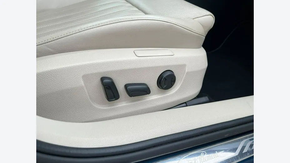 SKODA Superb -