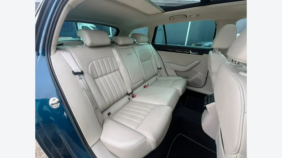 SKODA Superb -