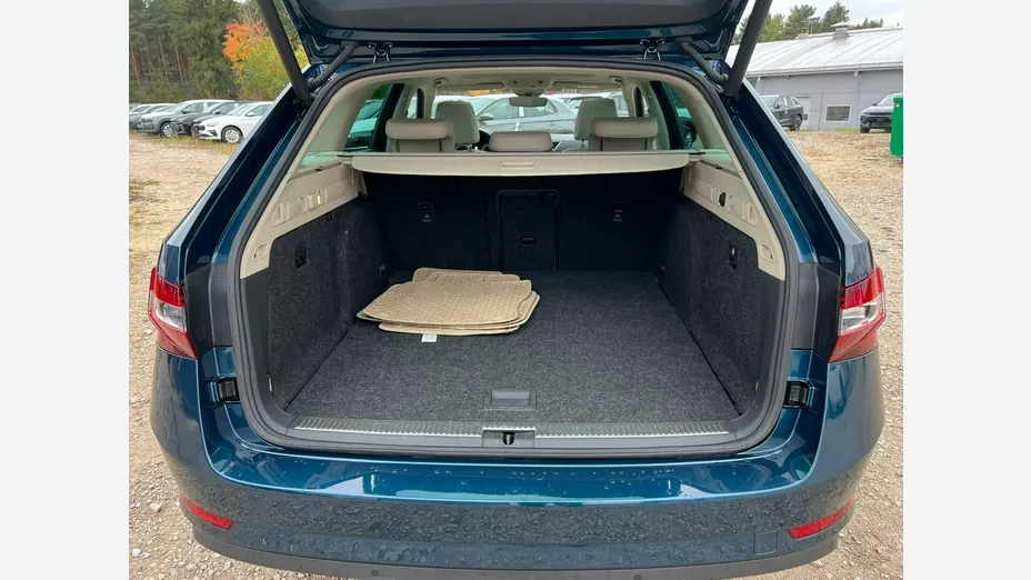 SKODA Superb -