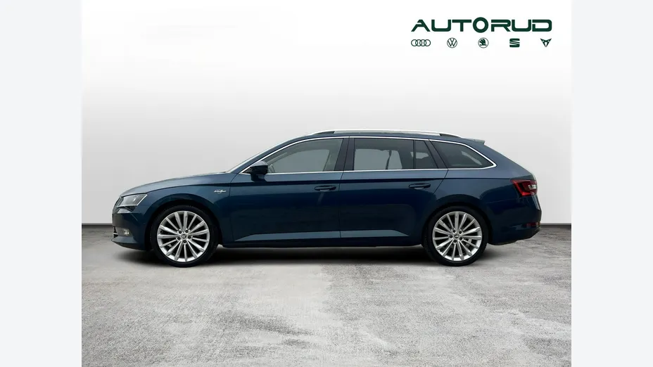 SKODA Superb -