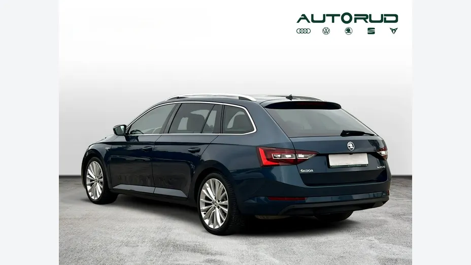 SKODA Superb -