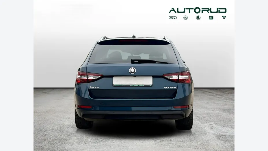 SKODA Superb -