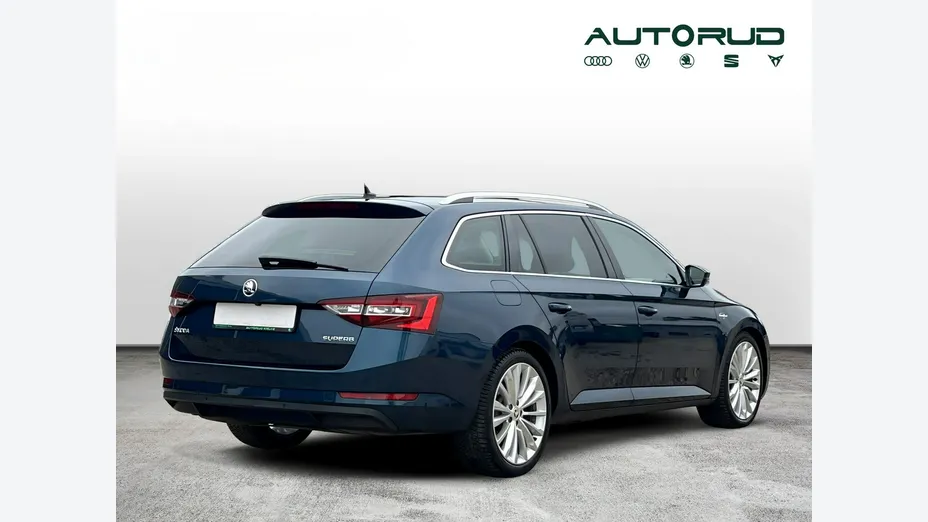 SKODA Superb -