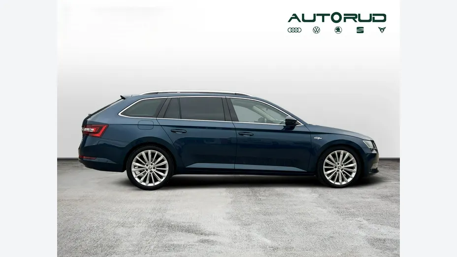 SKODA Superb -