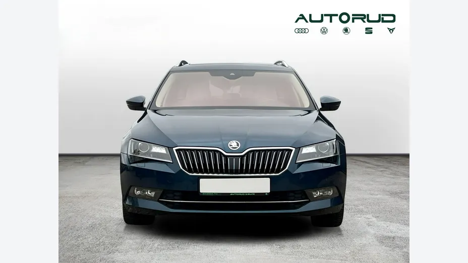 SKODA Superb -