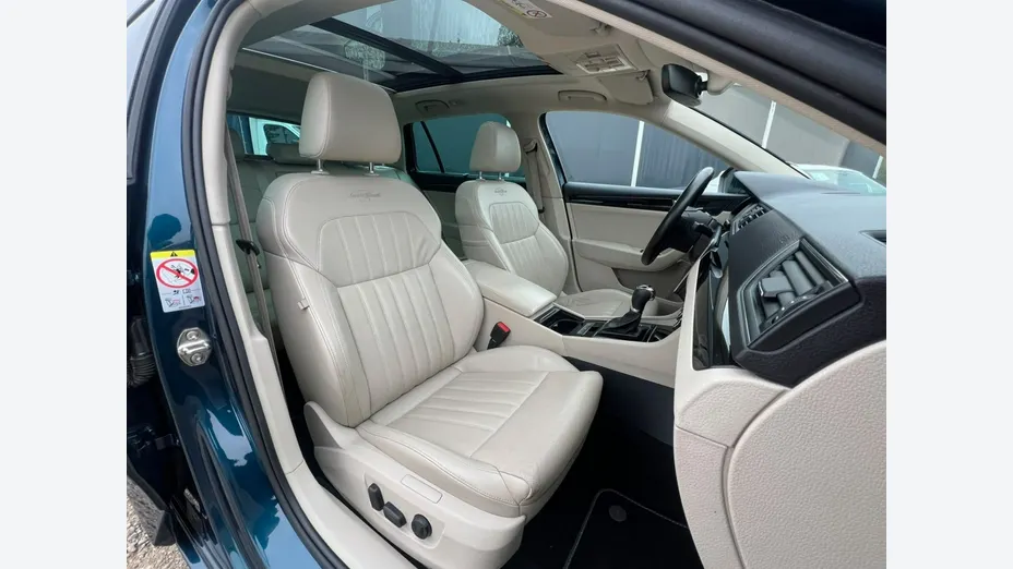 SKODA Superb -