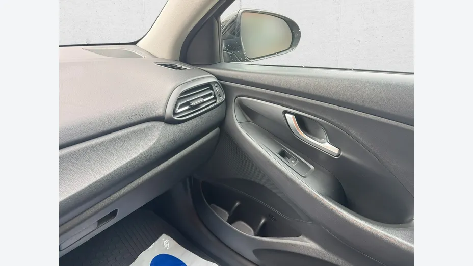 HYUNDAI i30 -