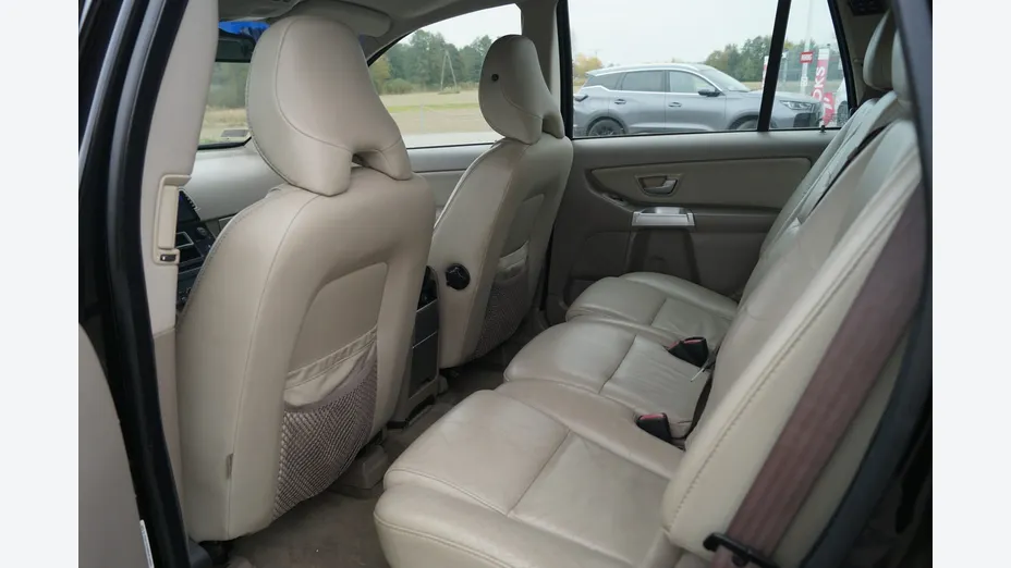 VOLVO XC90 -