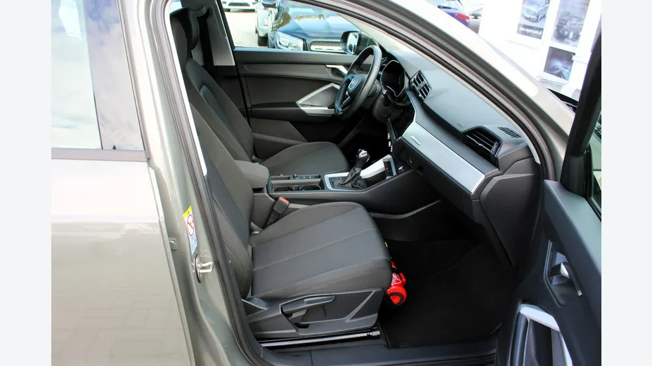 AUDI Q3 -